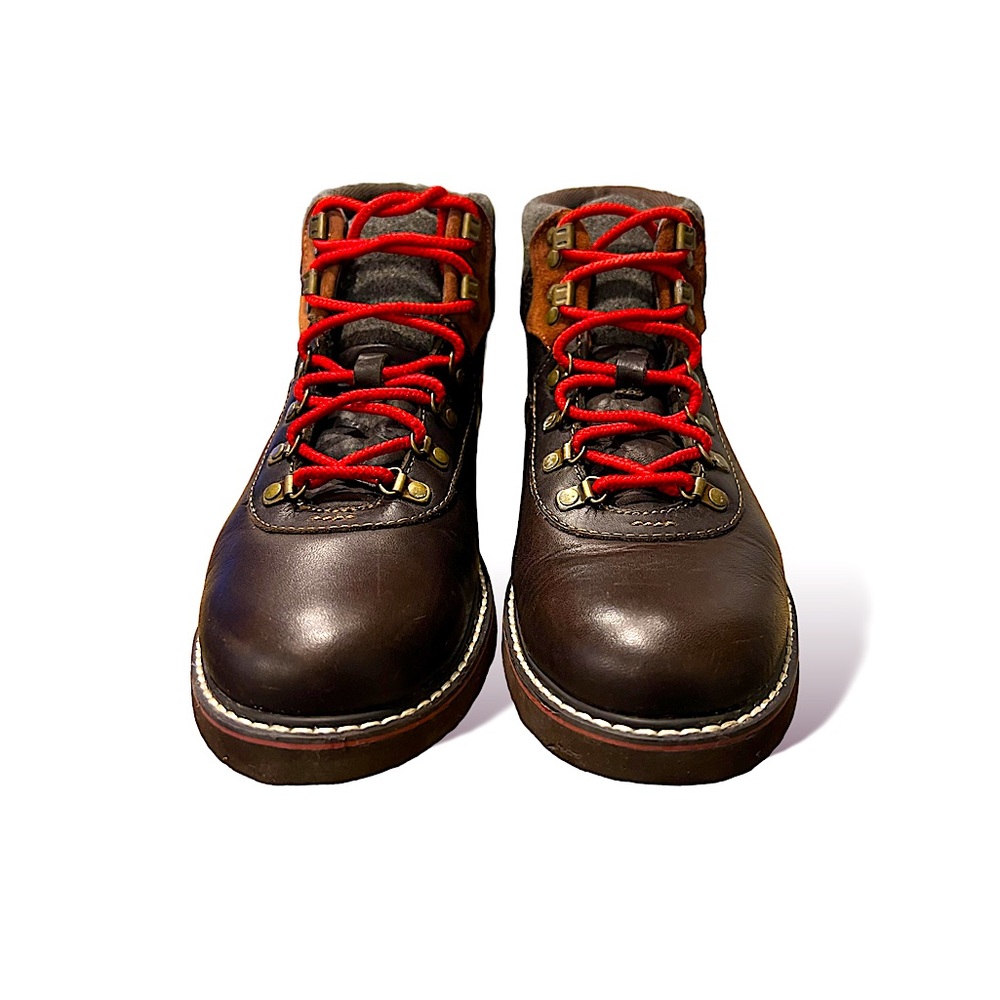 Eastland Butternut hiking boots with red shoestrings.